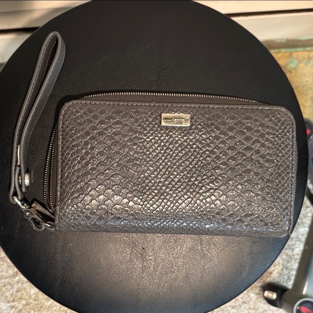Thirty-One Pebbled Leather Wallet